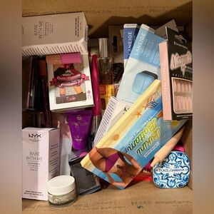 LARGE BEAUTY RESELLER BOX